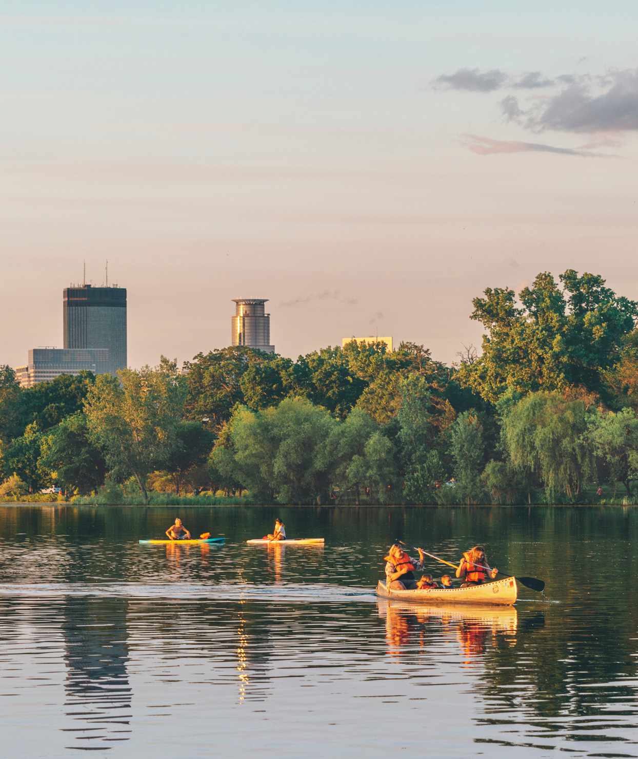 canoeing in lake of the isles minneapolis