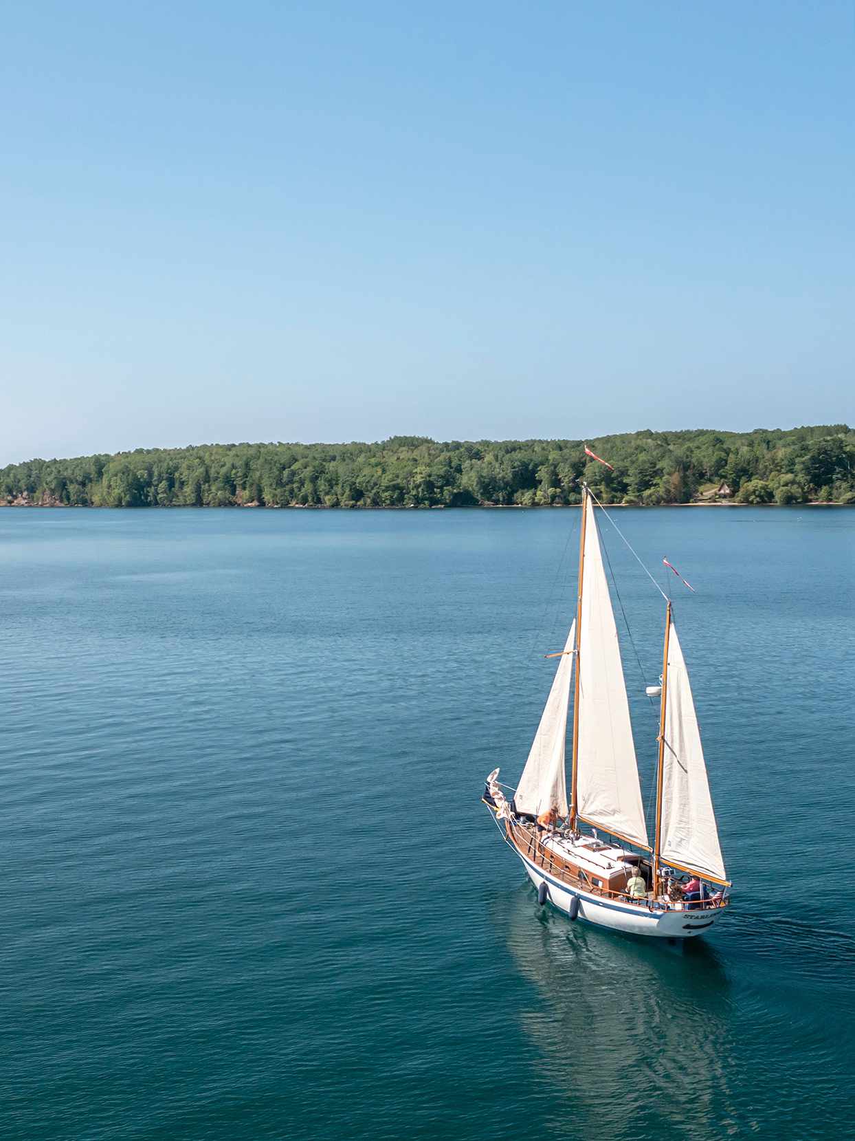 sailboat bayfield wisconsin lake sailing water